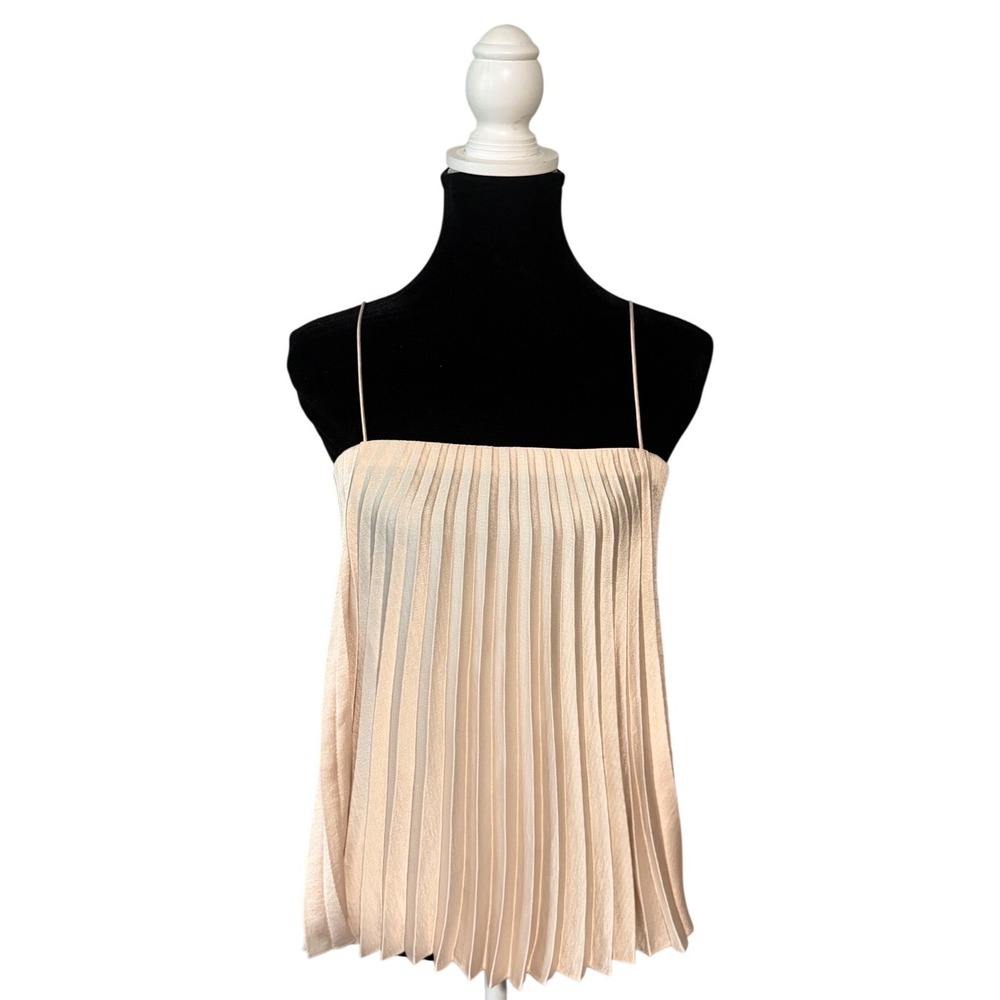 Vince Champagne Beige Pleated Camisole Size M
Flowy Minimalist Quiet Luxury
